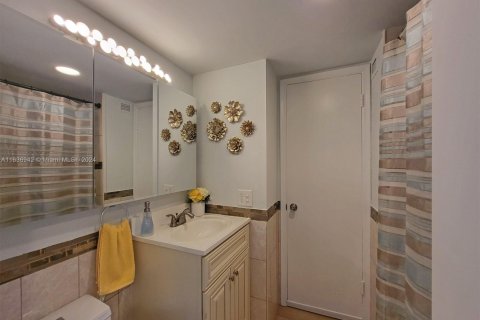Купить кондоминиум в Халландейл-Бич, Флорида 1 спальня, 62.43м2, № 1709615 - фото 17