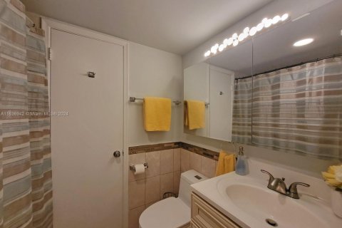 Купить кондоминиум в Халландейл-Бич, Флорида 1 спальня, 62.43м2, № 1709615 - фото 16