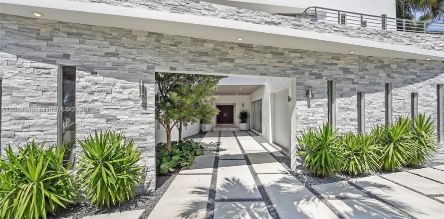 Casa en Miami, Florida 5 dormitorios, 386.38 m2 № 2001116