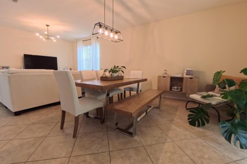 House in Orlando, Florida 3 bedrooms, 159.7 sq.m. № 2187390 - photo 5