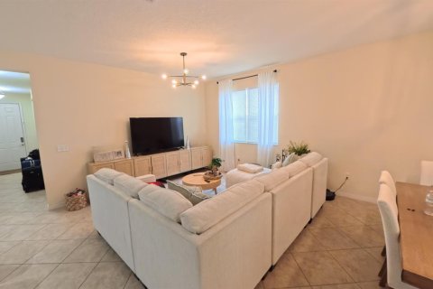 House in Orlando, Florida 3 bedrooms, 159.7 sq.m. № 2187390 - photo 7