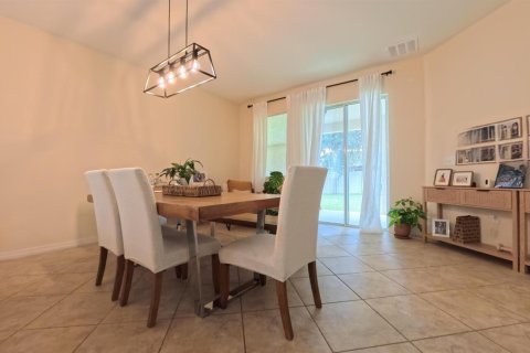 House in Orlando, Florida 3 bedrooms, 159.7 sq.m. № 2187390 - photo 28