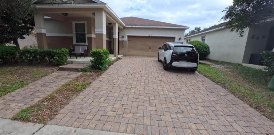 House in Orlando, Florida 3 bedrooms, 159.7 sq.m. № 2187390