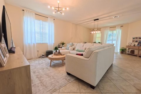 House in Orlando, Florida 3 bedrooms, 159.7 sq.m. № 2187390 - photo 6