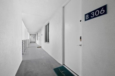 Condominio en venta en Sarasota, Florida, 1 dormitorio, 75.25 m2 № 2217496 - foto 28