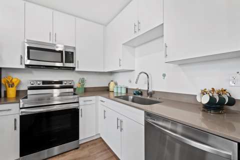 Condominio en venta en Sarasota, Florida, 1 dormitorio, 75.25 m2 № 2217496 - foto 13