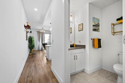 Condominio en venta en Sarasota, Florida, 1 dormitorio, 75.25 m2 № 2217496 - foto 16