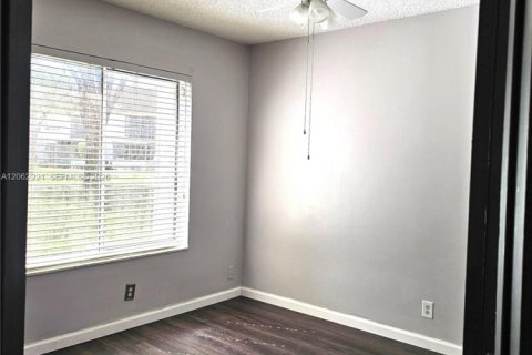 Copropriété à vendre à Miami, Floride: 2 chambres, 97.08 m2 № 2265239 - photo 9