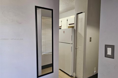 Copropriété à vendre à Miami, Floride: 2 chambres, 97.08 m2 № 2265239 - photo 4