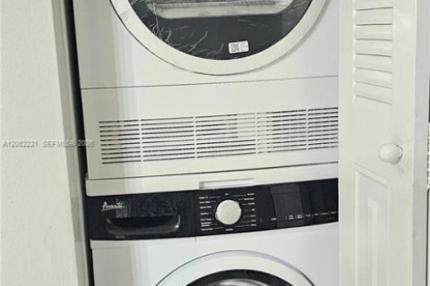 Copropriété à vendre à Miami, Floride: 2 chambres, 97.08 m2 № 2265239 - photo 14