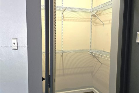 Copropriété à vendre à Miami, Floride: 2 chambres, 97.08 m2 № 2265239 - photo 13