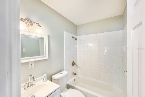 Villa ou maison à louer à Bradenton, Floride: 4 chambres, 172.89 m2 № 2418934 - photo 11