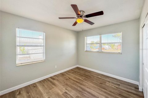 Villa ou maison à louer à Bradenton, Floride: 4 chambres, 172.89 m2 № 2418934 - photo 9