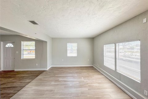 Villa ou maison à louer à Bradenton, Floride: 4 chambres, 172.89 m2 № 2418934 - photo 3