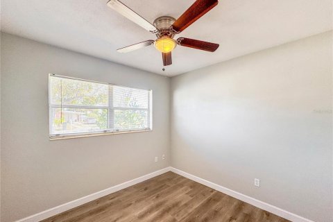 Villa ou maison à louer à Bradenton, Floride: 4 chambres, 172.89 m2 № 2418934 - photo 6