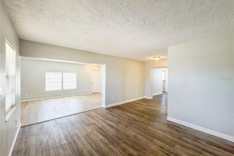 Villa ou maison à louer à Bradenton, Floride: 4 chambres, 172.89 m2 № 2418934 - photo 5