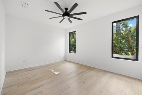 Townhouse in Tampa, Florida 4 bedrooms, 402.36 sq.m. № 2198733 - photo 25