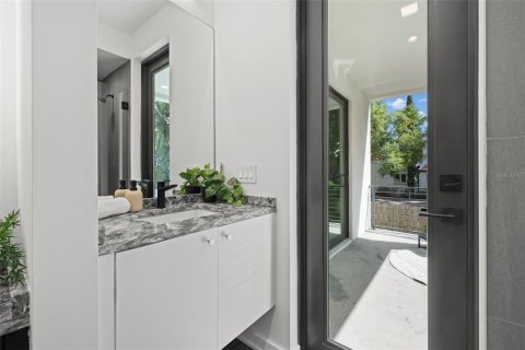 Townhouse in Tampa, Florida 4 bedrooms, 402.36 sq.m. № 2198733 - photo 22