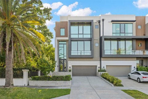 Townhouse in Tampa, Florida 4 bedrooms, 402.36 sq.m. № 2198733 - photo 4
