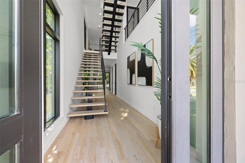 Townhouse in Tampa, Florida 4 bedrooms, 402.36 sq.m. № 2198733 - photo 9