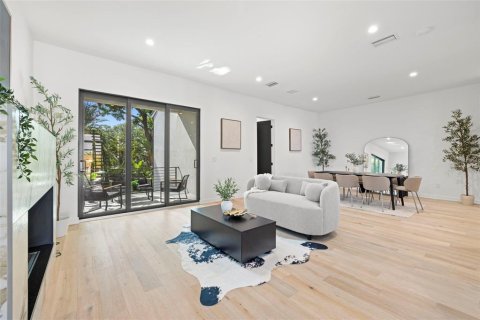 Townhouse in Tampa, Florida 4 bedrooms, 402.36 sq.m. № 2198733 - photo 30