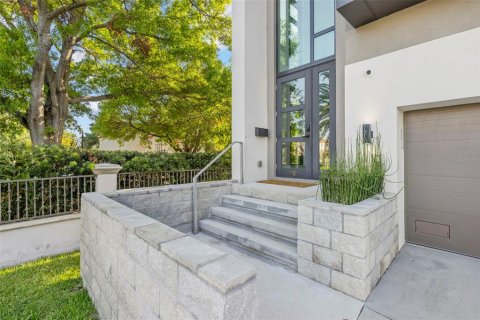 Townhouse in Tampa, Florida 4 bedrooms, 402.36 sq.m. № 2198733 - photo 7