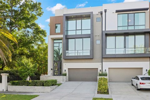 Townhouse in Tampa, Florida 4 bedrooms, 402.36 sq.m. № 2198733 - photo 5