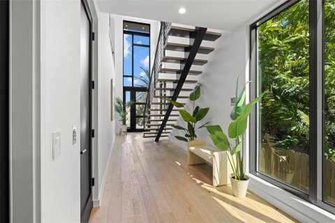 Townhouse in Tampa, Florida 4 bedrooms, 402.36 sq.m. № 2198733 - photo 10
