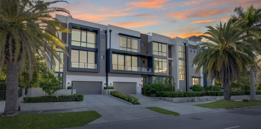 Townhouse in Tampa, Florida 4 bedrooms, 402.36 sq.m. № 2198733