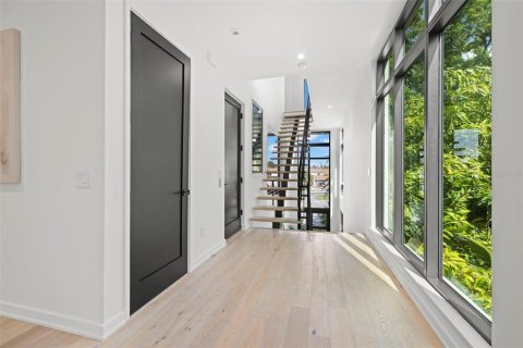 Townhouse in Tampa, Florida 4 bedrooms, 402.36 sq.m. № 2198733 - photo 27