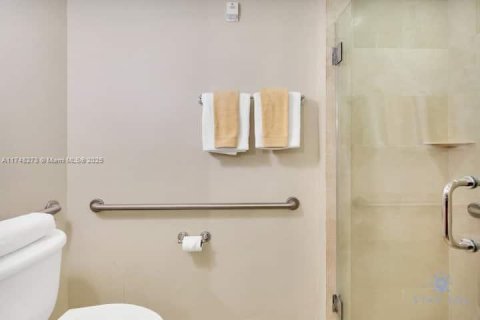 Condo in Sunny Isles Beach, Florida  № 2059876 - photo 9