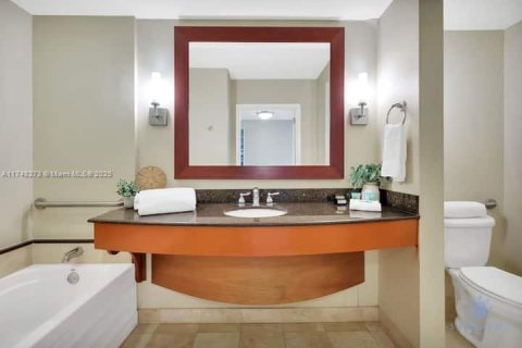 Condo in Sunny Isles Beach, Florida  № 2059876 - photo 13