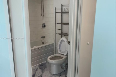 Condo in Miami, Florida, 2 bedrooms  № 1814642 - photo 29
