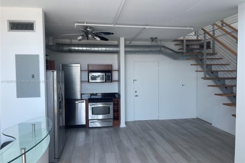 Condo in Miami, Florida, 2 bedrooms  № 1814642 - photo 9