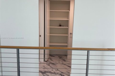 Condo in Miami, Florida, 2 bedrooms  № 1814642 - photo 25