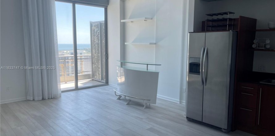 Condo in Miami, Florida, 2 bedrooms  № 1814642