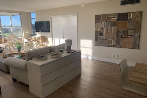 Copropriété à louer à Pompano Beach, Floride: 3 chambres, 150.5 m2 № 2085784 - photo 8