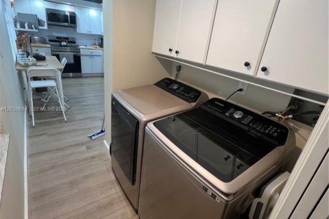 Copropriété à louer à Pompano Beach, Floride: 3 chambres, 150.5 m2 № 2085784 - photo 14