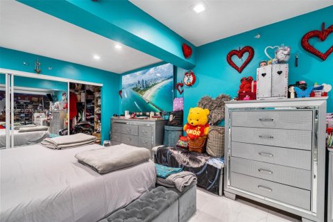 Casa en venta en Miami, Florida, 4 dormitorios, 177.26 m2 № 1959799 - foto 14