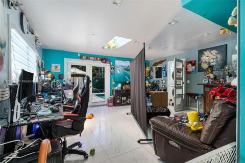 Casa en venta en Miami, Florida, 4 dormitorios, 177.26 m2 № 1959799 - foto 21