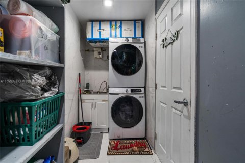 Casa en venta en Miami, Florida, 4 dormitorios, 177.26 m2 № 1959799 - foto 26