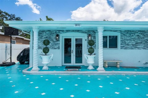 Casa en venta en Miami, Florida, 4 dormitorios, 177.26 m2 № 1959799 - foto 2