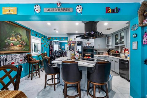 Casa en venta en Miami, Florida, 4 dormitorios, 177.26 m2 № 1959799 - foto 8