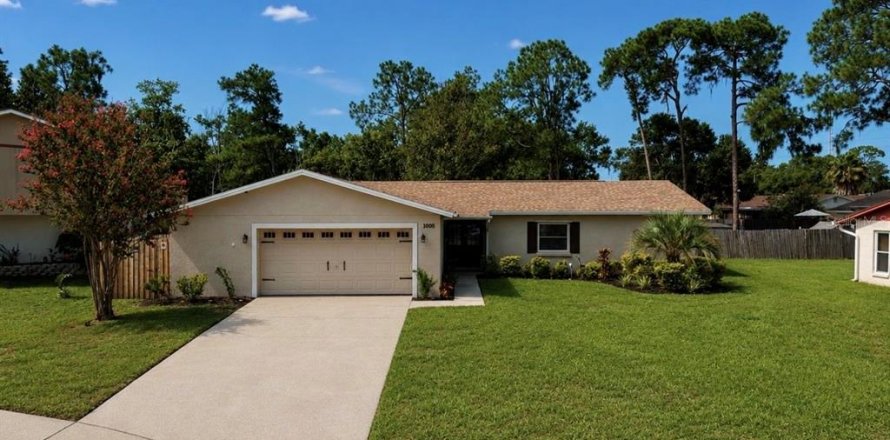 House in Valrico, Florida 3 bedrooms, 157.93 sq.m. № 2196518