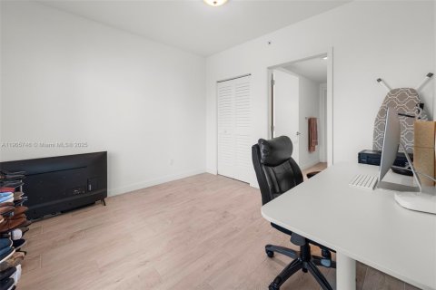 Copropriété à louer à Miami, Floride: 2 chambres, 89.37 m2 № 1956636 - photo 15