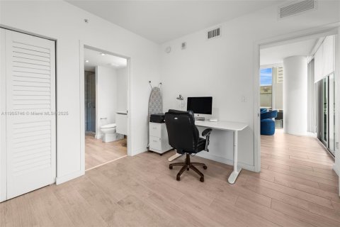 Copropriété à louer à Miami, Floride: 2 chambres, 89.37 m2 № 1956636 - photo 17