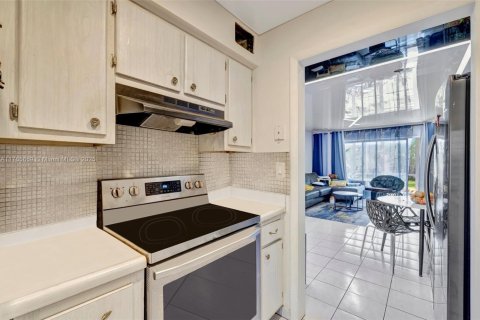 Condo in Hallandale Beach, Florida, 1 bedroom  № 1938513 - photo 7