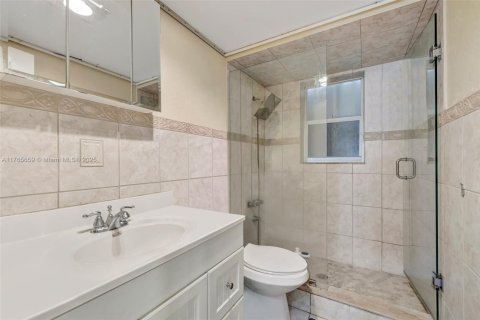 Condo in Hallandale Beach, Florida, 1 bedroom  № 1938513 - photo 12