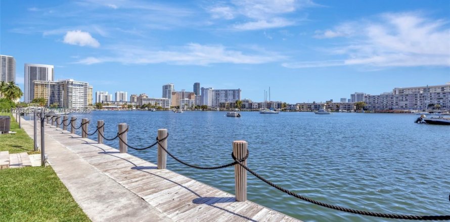 Condo à Hallandale Beach, Floride, 1 chambre  № 1938513