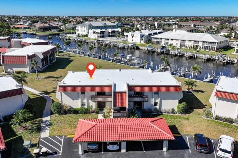 Condo in Punta Gorda, Florida, 2 bedrooms  № 1583996 - photo 1